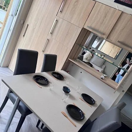 Mobile 44 Bois Dormant 营地 *